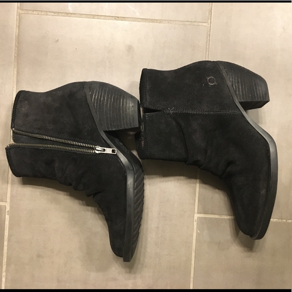 Born aire black suede boots
